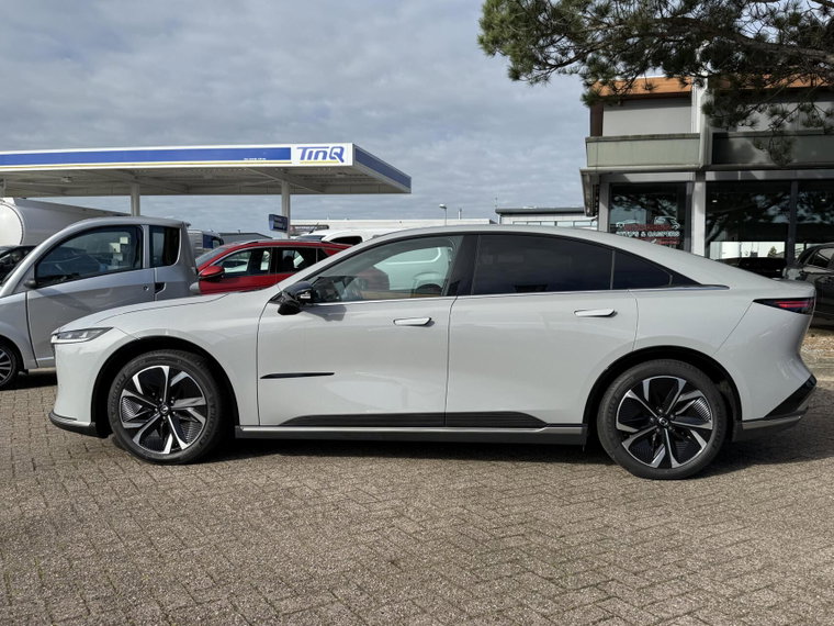 Vehicle Image 13
