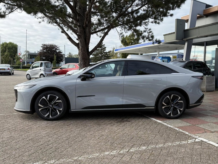 Vehicle Image 22