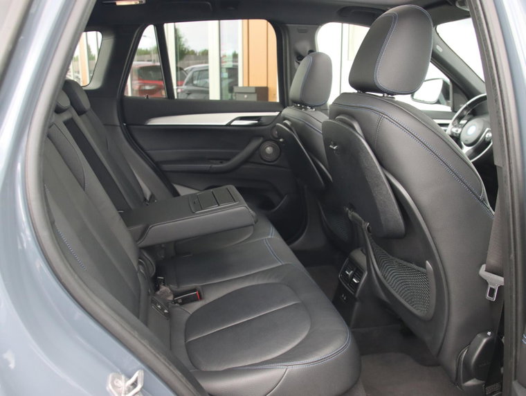 Vehicle Image 32