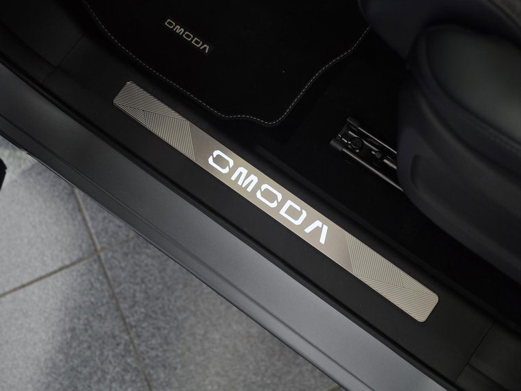 Vehicle Image 25