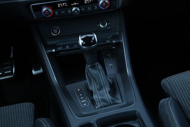 Vehicle Image 32