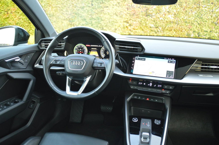 Vehicle Image 23