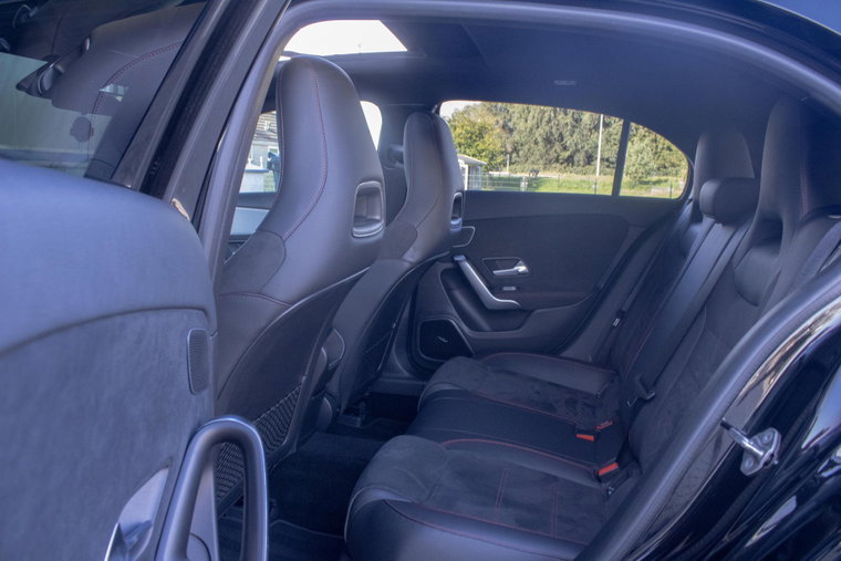 Vehicle Image 37