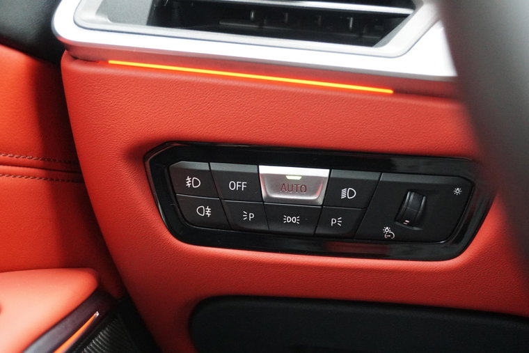 Vehicle Image 25