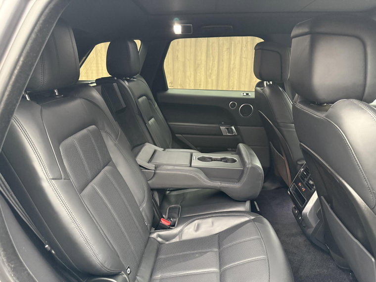 Vehicle Image 32