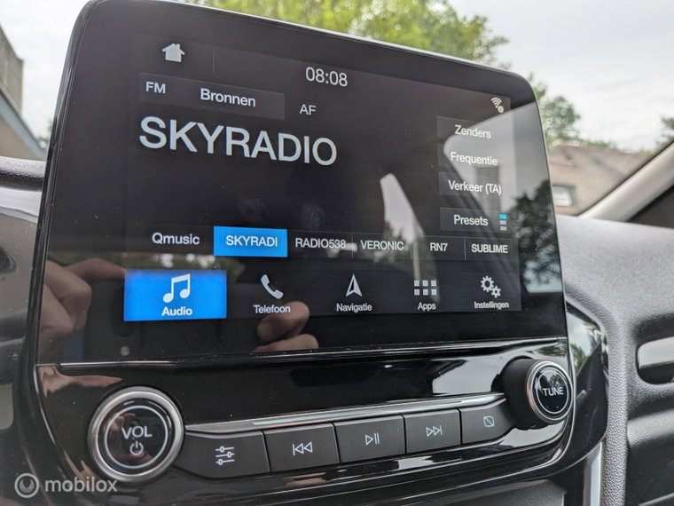 Vehicle Image 8