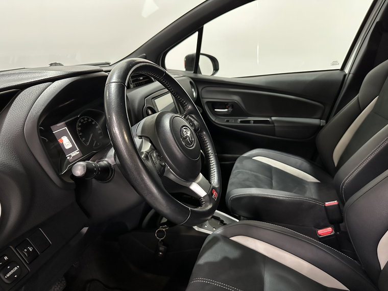 Vehicle Image 25
