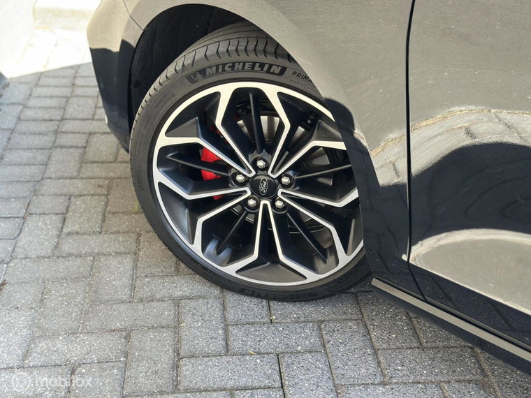 Vehicle Image 35