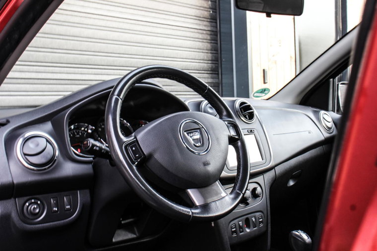 Vehicle Image 8