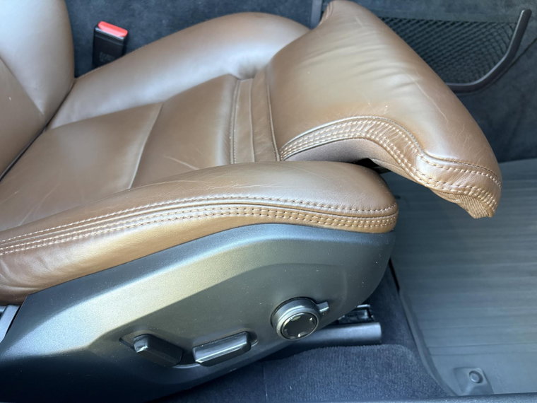 Vehicle Image 32
