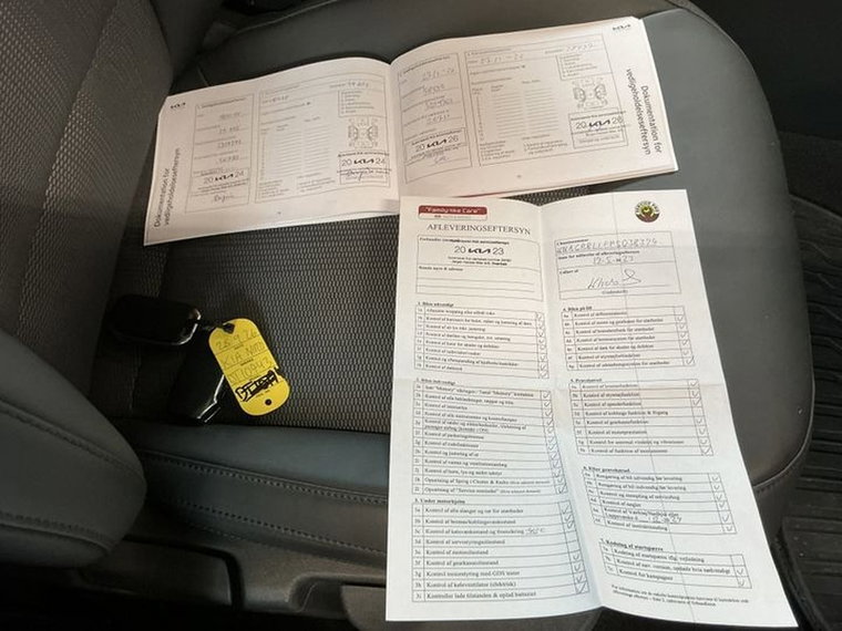 Vehicle Image 9