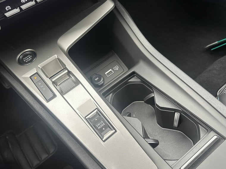 Vehicle Image 25