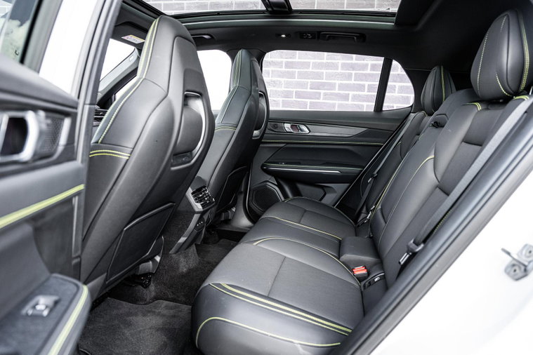 Vehicle Image 8