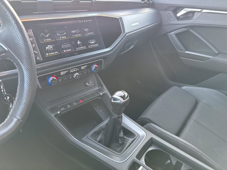 Vehicle Image 24
