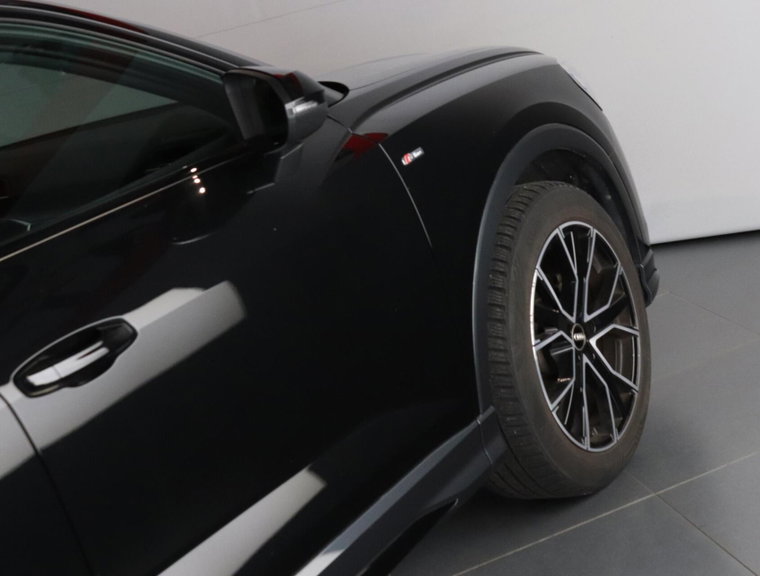 Vehicle Image 38