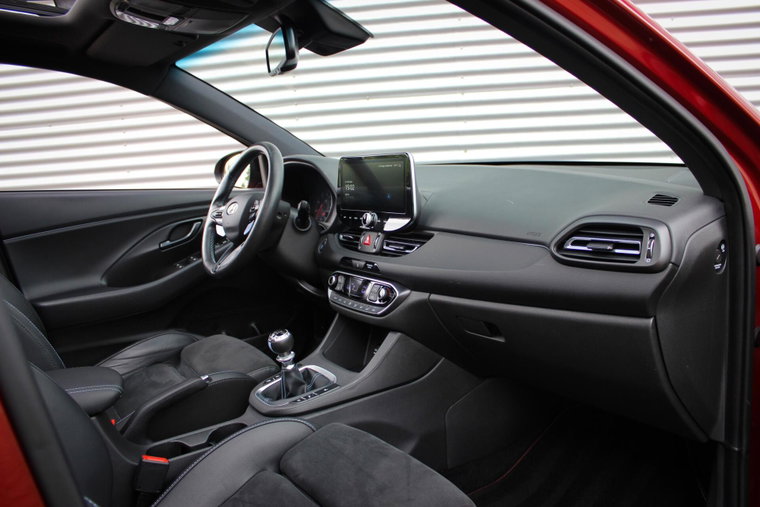 Vehicle Image 21