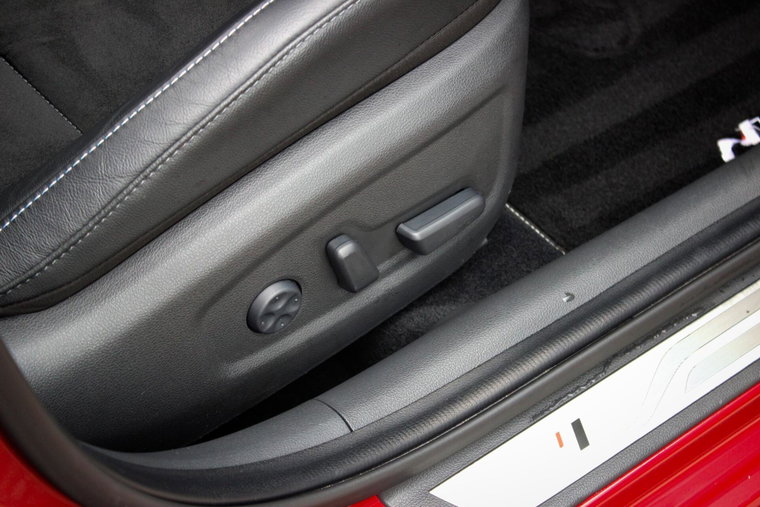 Vehicle Image 33