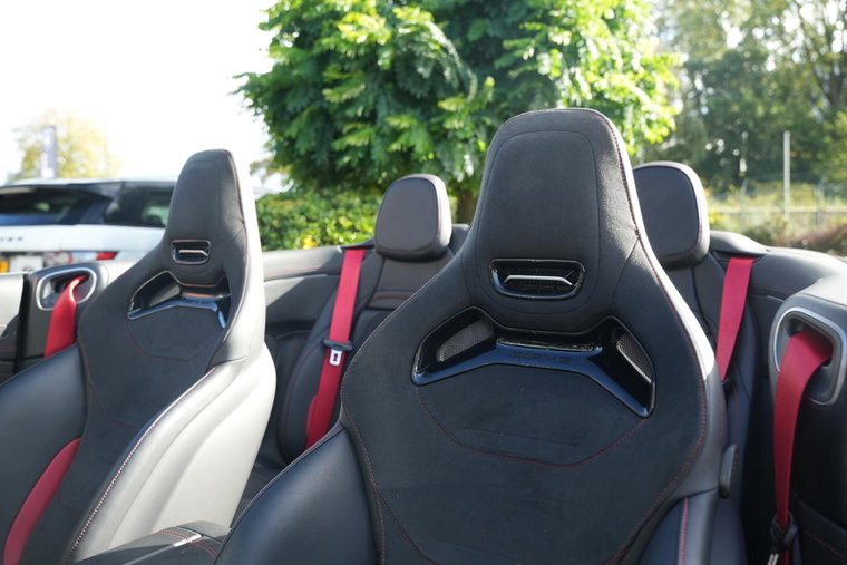 Vehicle Image 32
