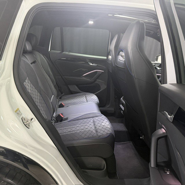 Vehicle Image 14