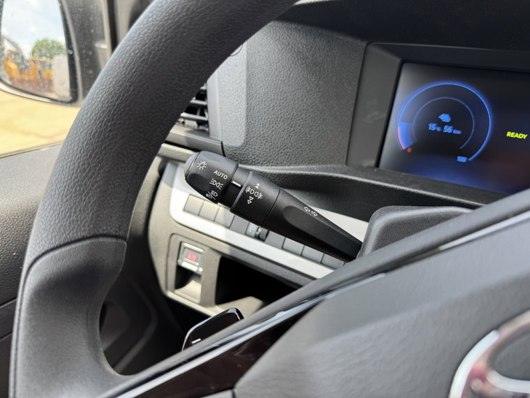 Vehicle Image 25