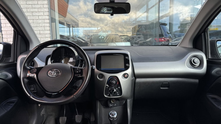 Vehicle Image 12