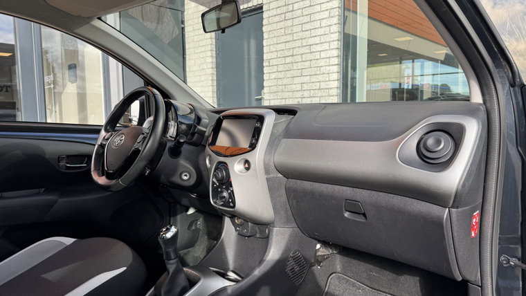 Vehicle Image 13