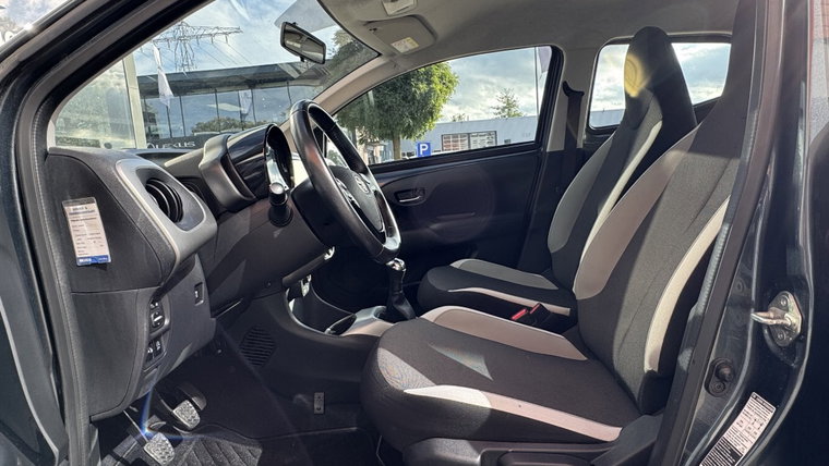 Vehicle Image 9