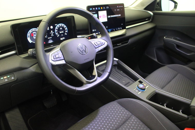 Vehicle Image 12