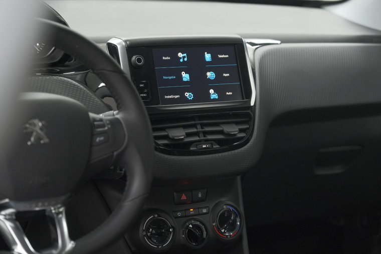 Vehicle Image 25