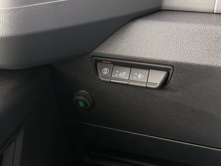 Vehicle Image 34