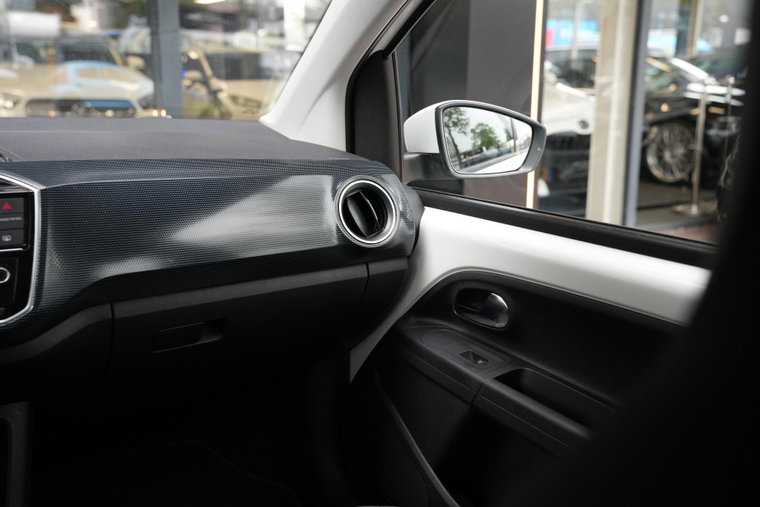 Vehicle Image 23