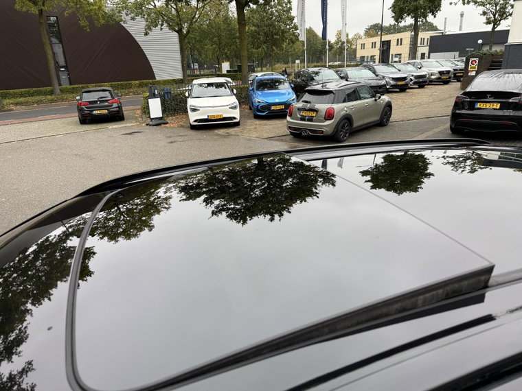 Vehicle Image 24