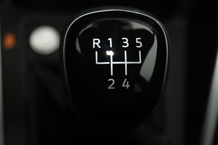 Vehicle Image 25
