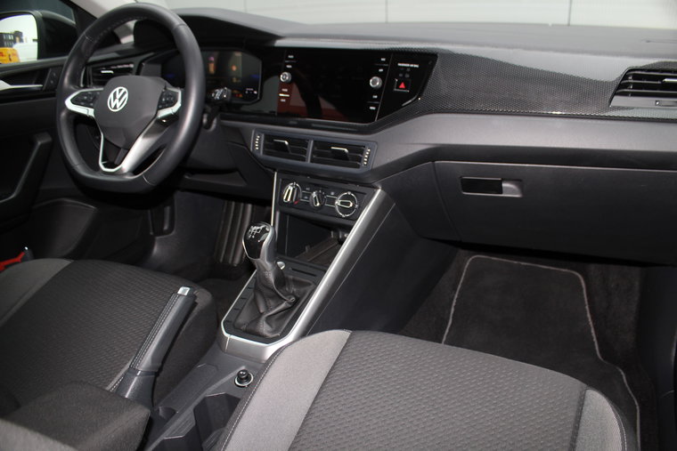 Vehicle Image 32