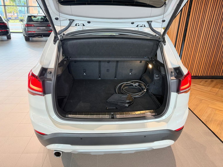 Vehicle Image 37