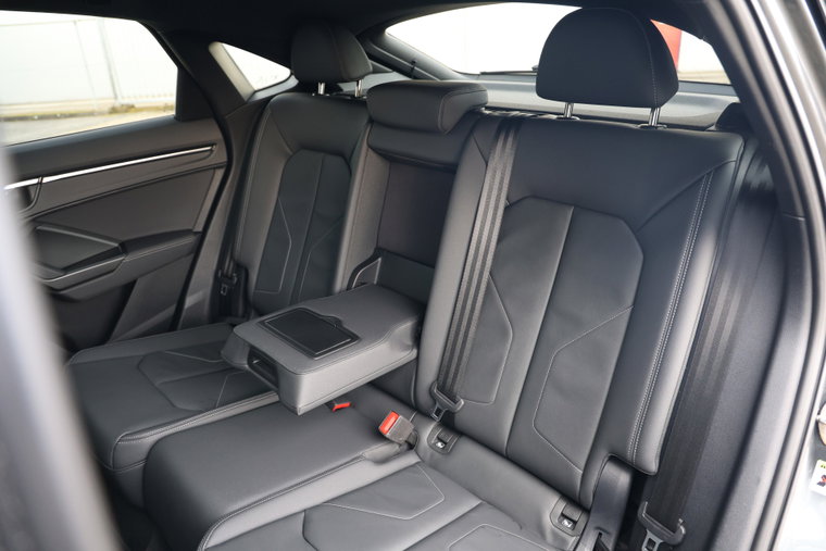 Vehicle Image 32