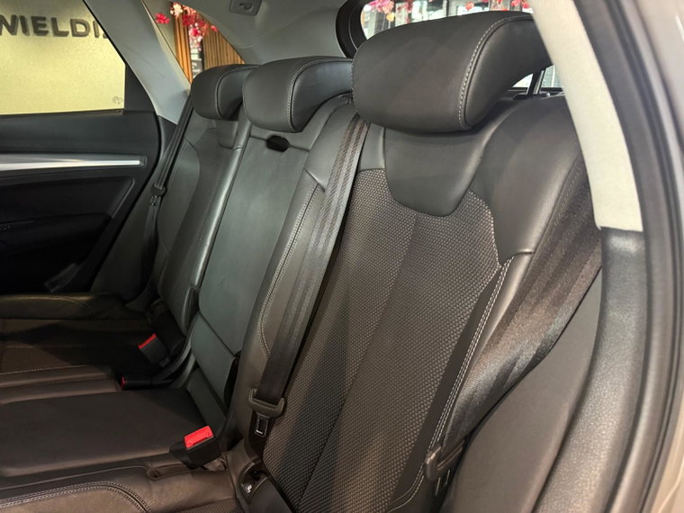 Vehicle Image 35