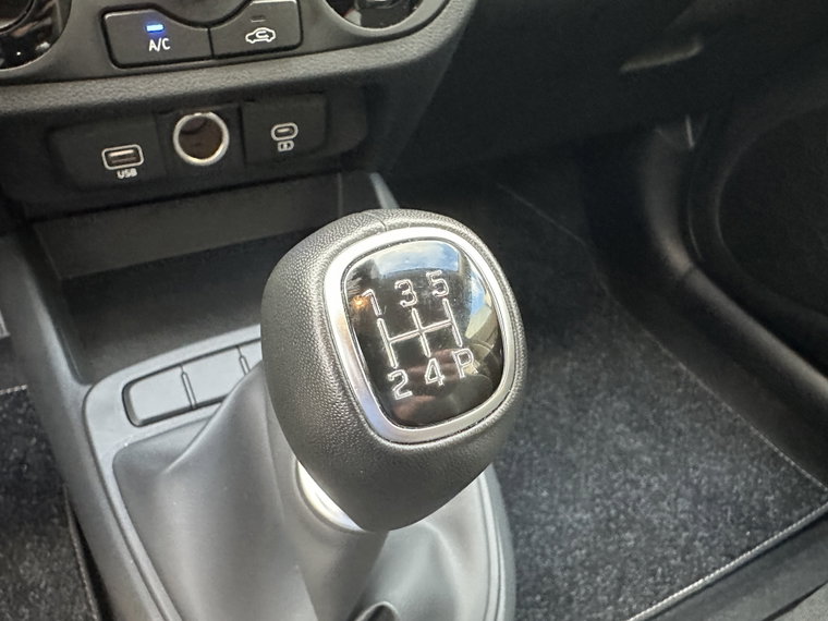 Vehicle Image 28