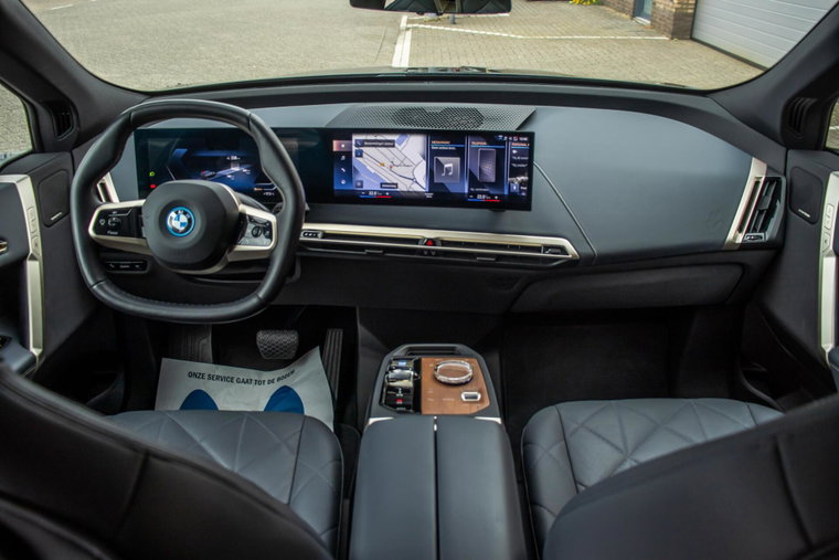 Vehicle Image 13