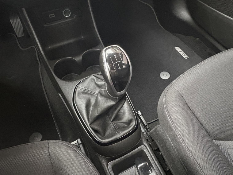 Vehicle Image 25