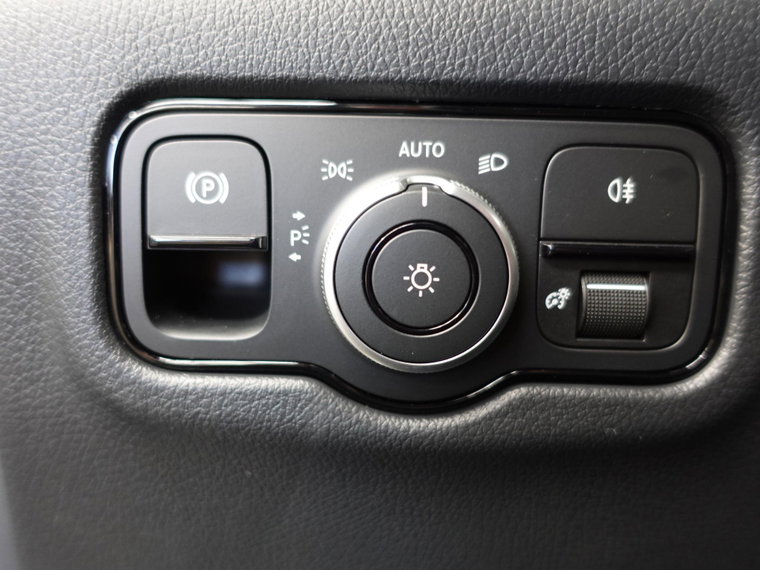 Vehicle Image 40