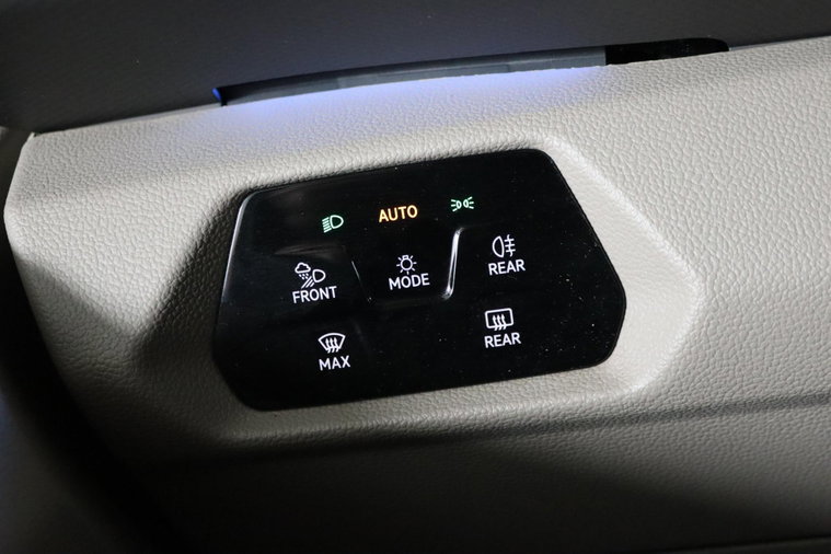 Vehicle Image 28