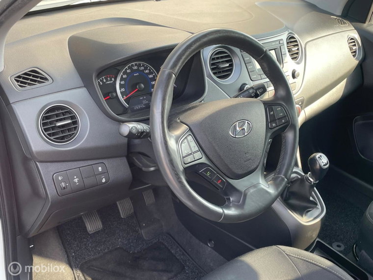 Vehicle Image 16