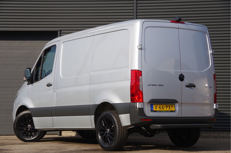 Vehicle Image 24