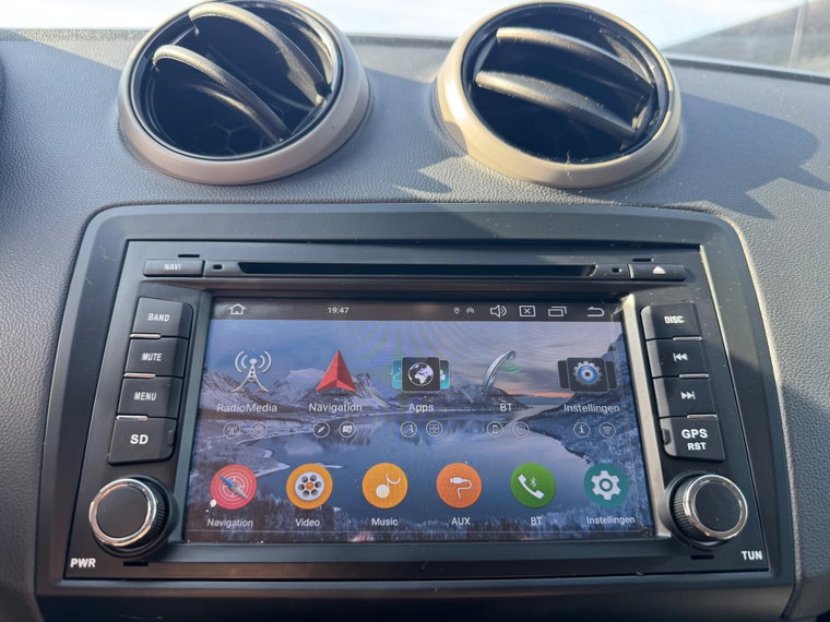 Vehicle Image 13