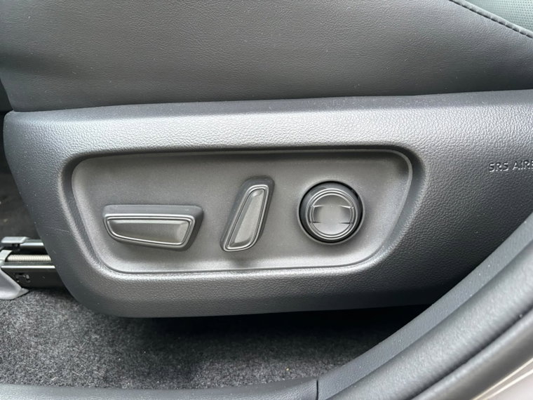 Vehicle Image 24