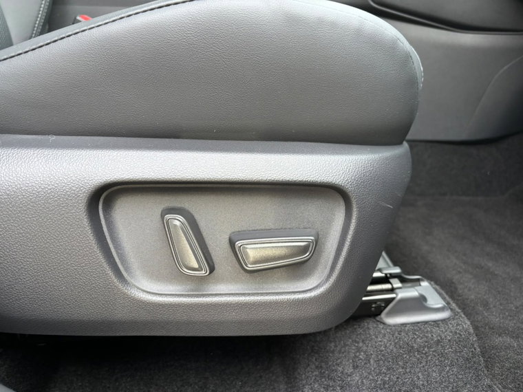 Vehicle Image 26