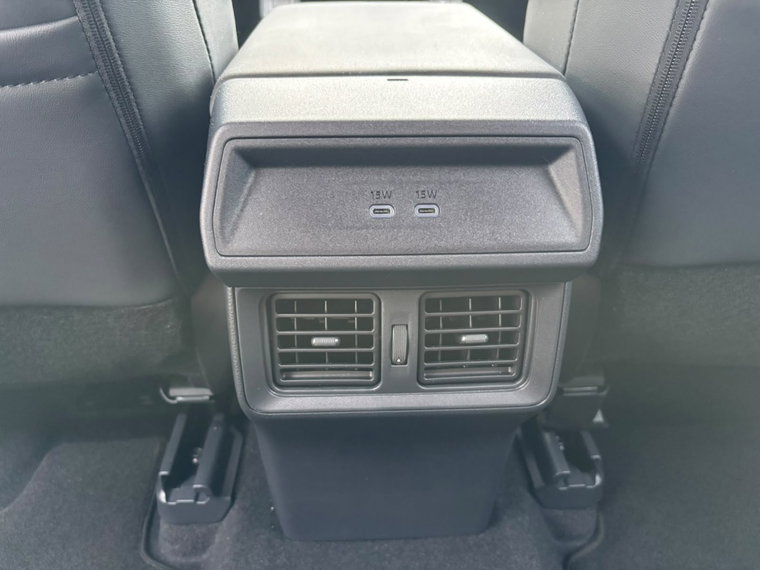 Vehicle Image 32