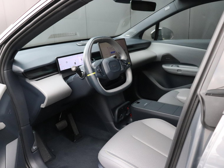 Vehicle Image 12