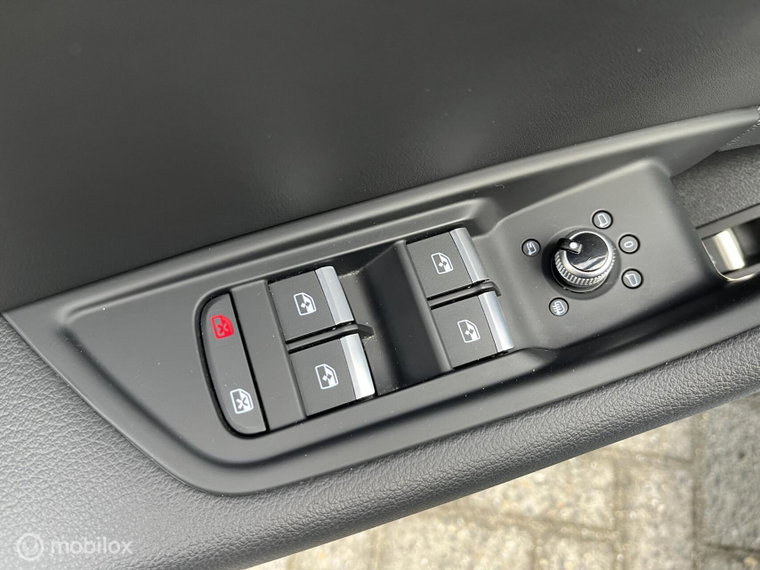 Vehicle Image 29